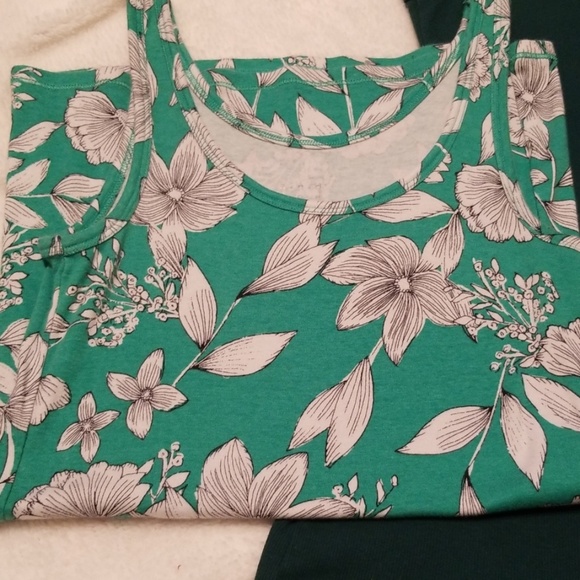 Tank top bundle - Picture 3 of 4